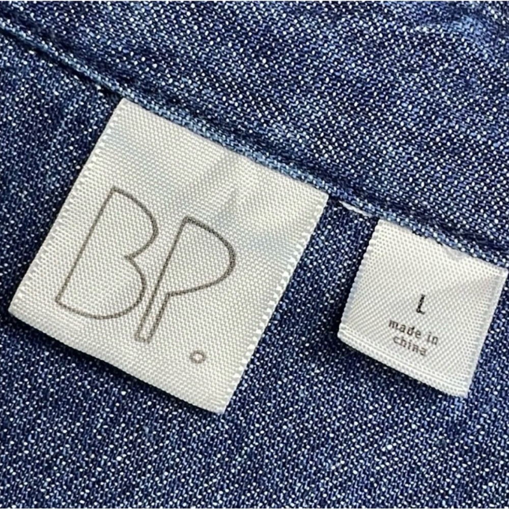 🤩woman’s button denim dress shirt size : large - Picture 4 of 6